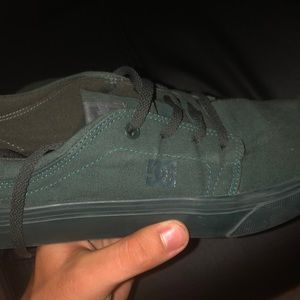 DC dark green shoes 10